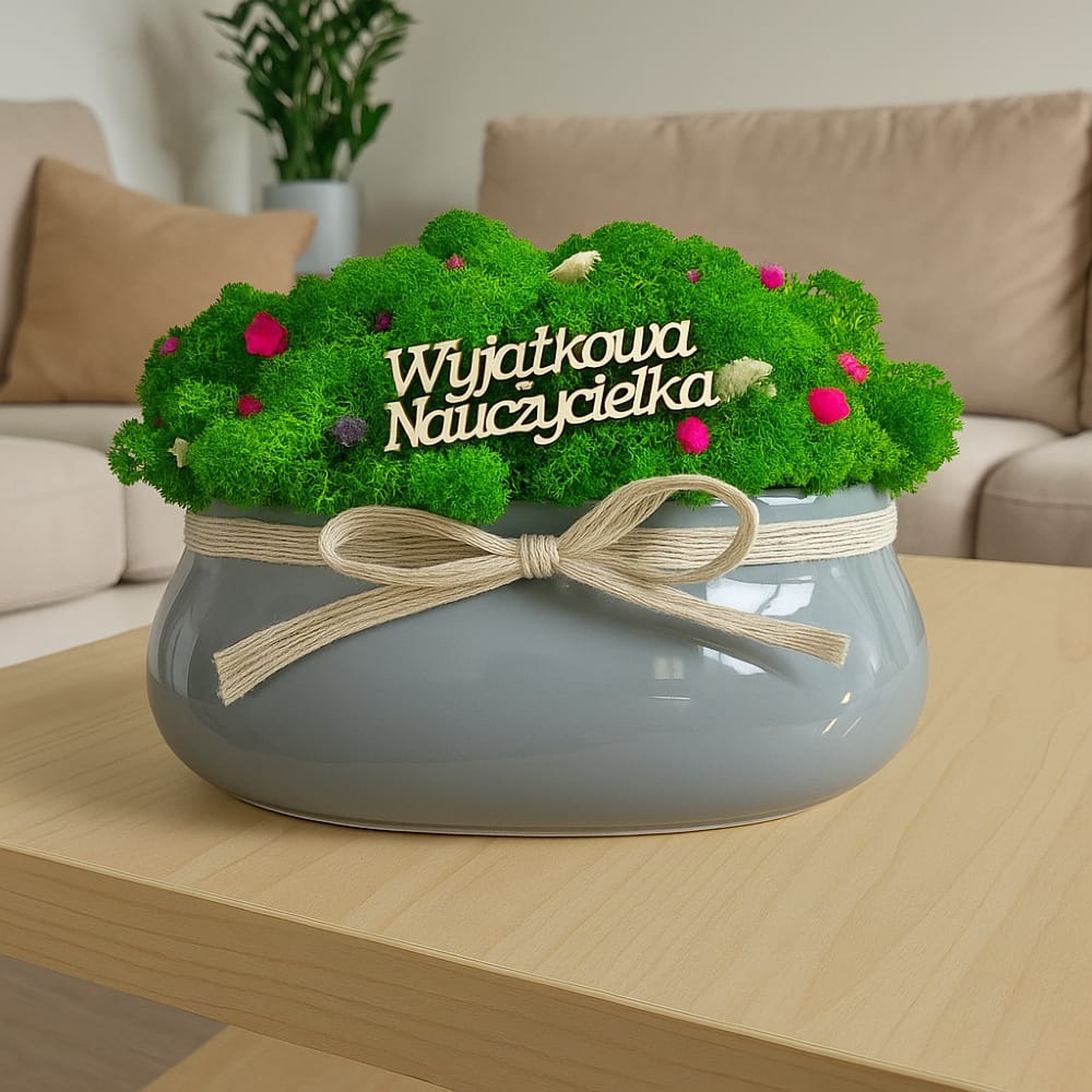 Doniczka owalna z mchem, kwiatkami i kokardką - szara - prezent dla nauczyciela - obrazek 7