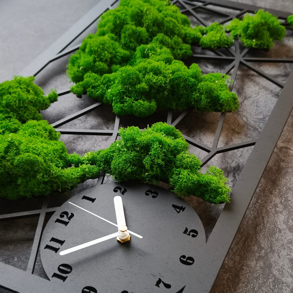 Mapa świata z mchu z zegarem - 55cm x 32cm (sklejka 4mm) - Image 2