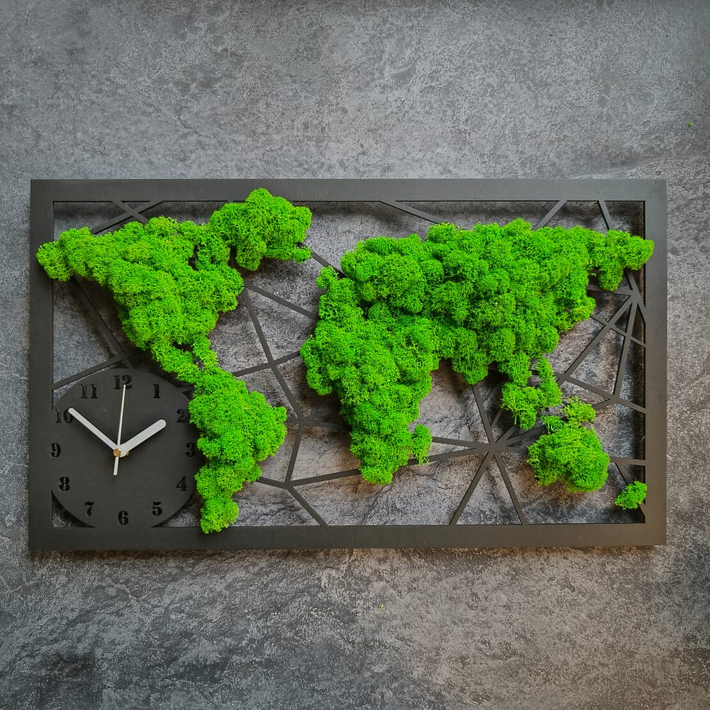 Mapa świata z mchu z zegarem - 55cm x 32cm (sklejka 4mm)