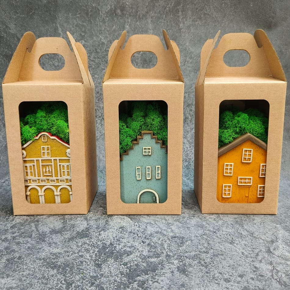 Domek z mchem w pudełku z okienkiem - obrazek 2