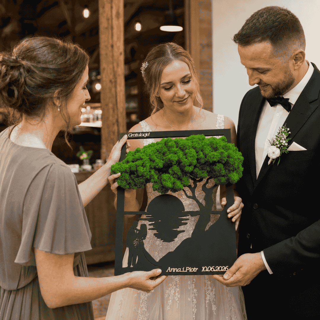 Obraz z parą młodą na tle zachodzącego słońca - prezent ślubny (personalizowana dedykacja) - obrazek 3